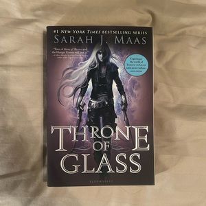 Throne of glass paperback book